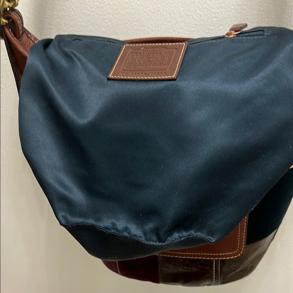 Coach Leather Shoulder Bag with Patchwork Design vintage in great condition - Picture 11 of 15